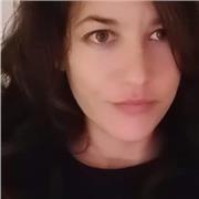 Deutsch-Tutorin, die Schüler:innen aller Altersklassen unterrichtet