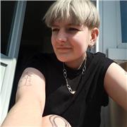 Allant sur ma 4eme année en école d'arts post bac, je peux apprendre les bases du dessins et plus pour toutes personnes