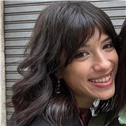 Studentessa di giurisprudenza disposta a offrire aiuto compiti e aiuto nello studio a bambini e ragazzi