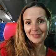 A niños y niñas de infantil y primaria. 
Todas las materias en especial inglés. 
Y clases lectura y escritura. 
Técnicas de estudi