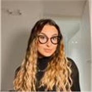 Studente universitaria di moda con diploma di liceo delle scienze umane opz. Economico sociale