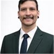 Profesor para revisar gramática y contextos en conversaciones