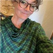 Infirmière de formation, formatrice pour adultes diplômée, passionnée de numérique