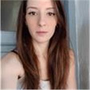 Laureata in Linguistica moderna impartisce lezioni di italiano e materie letterarie, lingua inglese e francese