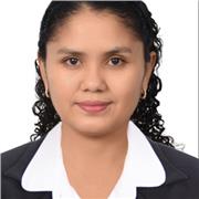 Lic. En enfermería dicta clases a estudiadiantes de todas las edades