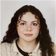 Estudiante de Educación Primaria con certificado C1 de Cambridge en inglés y en preparación para el C2 ofrece clases particulares.