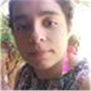 Profesora de matemáticas imparte clases a niños y adolescentes nivel primaria y secundaria