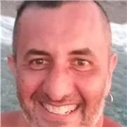 Insegnante di scuola secondaria superiore impartisce lezioni private di economia, diritto, matematica