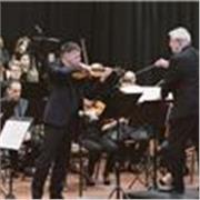 Primo violino Rondò  Veneziano
Lezioni di violino  “Dal classico al pop, dal violino acustico a quello elettrico. 
