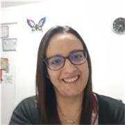 Maestra de inicial y primaria da apoyo y reforzamiento, ayuda con las tareas escolares