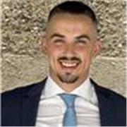 Primera clase 0 coste, confianza en poco tiempo y mucho entusiasmo y ganas de enseñar. Hagamos del inglés algo fácil de aprender!