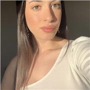 Me defino una chica amable, simpática y alegre. Estoy dispuesta a darle clase a la edad que sea necesaria.