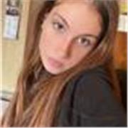 Ragazza al secondo anno di università si offre per ripetizioni in storia