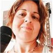 Canto e suono per ragazzi! 
Lezioni di chitarra e canto per bimbi dai 5 ai 15 anni per preparazioni a scuole musicali!
Sala musicale privata! Orario pomeridiano!