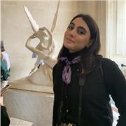 Studentessa di medicina impartisce lezioni di biologia, chimica, anatomia e matematica