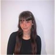 Joven imparte clases de todas las asignaturas para primaria y ESO y bachillerato de la rama humanística