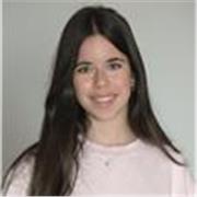 Titulada con el First Certificate English y nivel B1 de francés y alemán. Además, matrícula de honor en bachillerato de sociales.