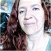 Profesora de Lenguas Modernas imparte clases a niños de primera infancia