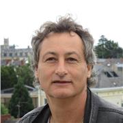 Diplomé d'école supérieure de gestion, père de 3 enfants (1 fille et deux garçons) dont j'ai suivi, de près, les études.