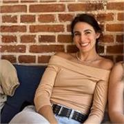 Profesora de lengua y literaturas inglesa, graduada de la Universidad Nacional de La Plata, Argentina. Con mas de 10 años de exper