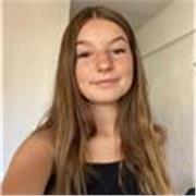 profesora de juegos, actividades educativas y actividades al aire libre y acuáticas, para los niños de preescolar y primaria.