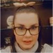 Profesora de apoyo escolar para refuerzo de las materias