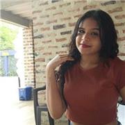 Profesora imparte clases a niños de todas las edades