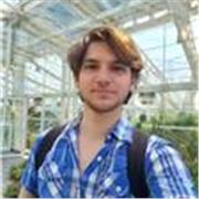 Maturità scientifica, laurea in Psicologia clinico-dinamica