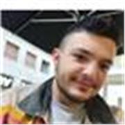 Studente di ingegneria in inglese impartisce lezioni di inglese