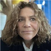 Enseignante avec beaucoup d’expérience de la petite enfance jusqu’au lycée, je suis bilingue français-anglais