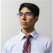 Estudiante de ingeniería química imparte clases sobre el curso Materiales de Ingeniería