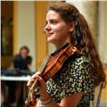 Violinista diplomanda presso il conservatorio g. verdi di como, offre lezioni private di violino per ragazzi dai 5 ai 13 anni