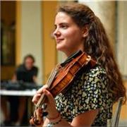 Violinista diplomanda presso il Conservatorio G. Verdi di Como, offre lezioni private di violino per ragazzi dai 5 ai 13 anni