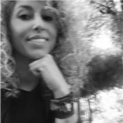 Diseñadora gráfica con 5 años de experiencia Imparte clases de illustrator, photoshop e Indesign