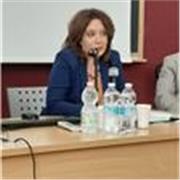 Impartisco lezioni di latino, greco e italiano. Insegno nella scuola secondaria italiano e latino