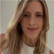 Maestra de primaria especializada en pedagogía terapéutica con experiencia como maestra en colegios y nivel B2 inglés