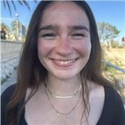 Me defino como una persona con mucha paciencia y mi vocación es estar con los más pequeños ofreciéndoles amor y enseñanzas.