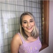 Profesora de inglés con experiencia enseñando la materia.