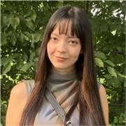 Graduada en Traducción e Interpretación de inglés y alemán.  Mi objetivo es que aprender idiomas sea algo cercano y práctico.
