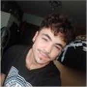 Chico joven extrovertido, con ganas de ayudar y con siempre un muy buen rendimiento escolar 