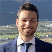 Studente magistrale di relazioni internazionali offre lezioni di storia contemporanea