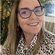 No soy profesora de portugués pero es mi lengua materna y creo que puede ayudar las personas que necesitan hablar el idioma.