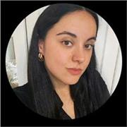 Profesora titulada en Sociología y con un máster en dirección y Gestión de Recursos Humanos imparte clases de  Filosofía.