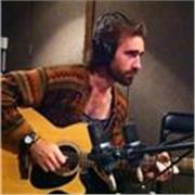 Hola mi nombre es Hansel Gonzalez. Soy un guitarrista cubano viviendo en New York hace 6 años. Tengo 10 años de experiencia en el magisterio y 20 años tocando en vivo y grabando una amplia variedad de géneros desde el mundo clásico al popular. Si te anima