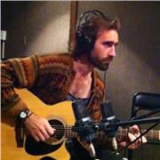 Hola mi nombre es Hansel Gonzalez. Soy un guitarrista cubano viviendo en New York hace 6 años. Tengo 10 años de experiencia en el magisterio y 20 años tocando en vivo y grabando una amplia variedad de géneros desde el mundo clásico al popular. Si te anima