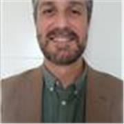 Hola, soy Sergio Jiménez, profesor de inglés con más de 15 años de experiencia en la enseñanza del idioma. Durante mi trayectoria,