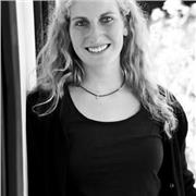 Soy una persona creativa y entusiasta con pasión por la docencia. Tengo mucha pacienca con mis alumnos y una capacidad para motivar. 
Doy clases de español como lengua extranjera, por lo tanto trabajo sobre todo con alumnos de Alemania, Inglaterra y otros