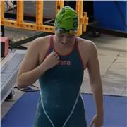 Profesora titulada de natación y nadadora profesional de élite