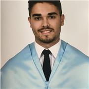 Profesor que imparte a niños de todas las edades y cursos