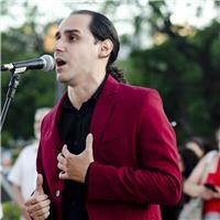 Cantante y actor profesional dicta clases de canto y técnica vocal aplicada a repertorio lírico y popular. Todos los niveles